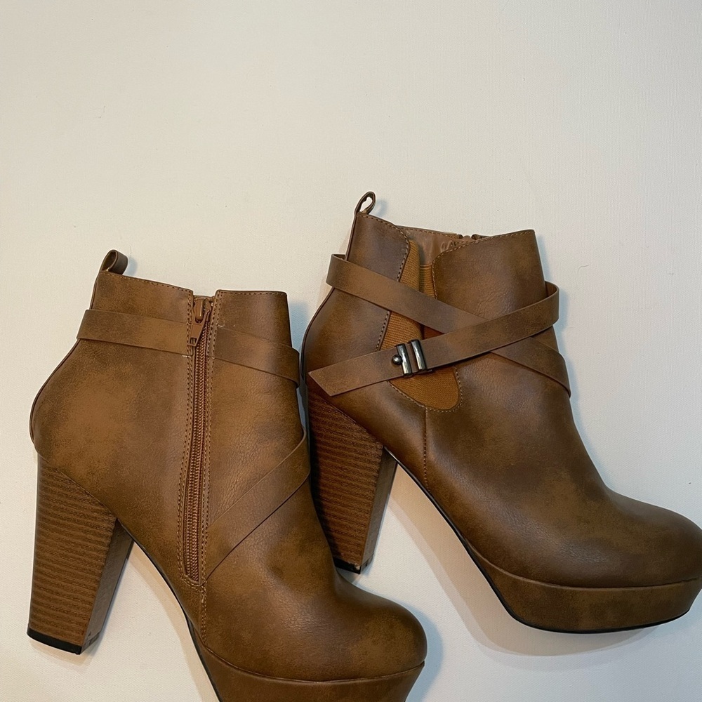 Dominique  Nicole Brown Ankle Boots Size 9W SB-AR - Picture 4 of 6